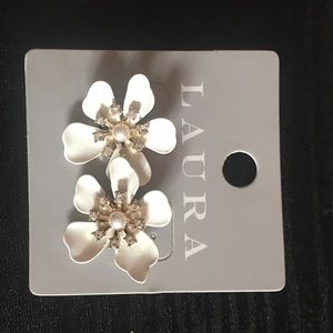 Floral white earring